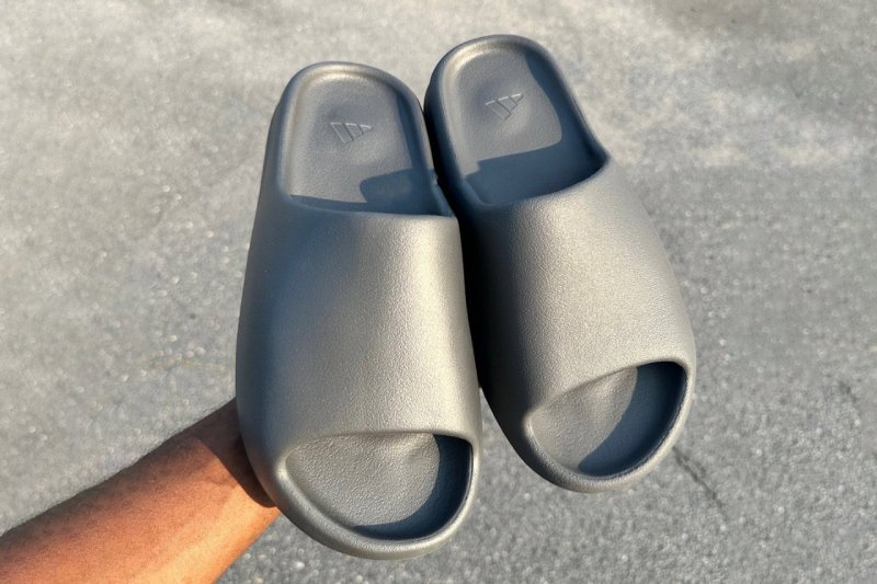 Yeezy Slide Revealed in New Granite Colorway